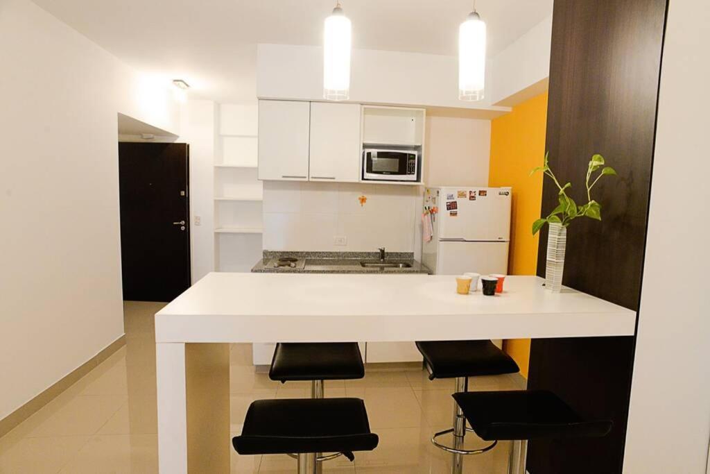 Appartement Cozy, Lots Of Light, Great Location *